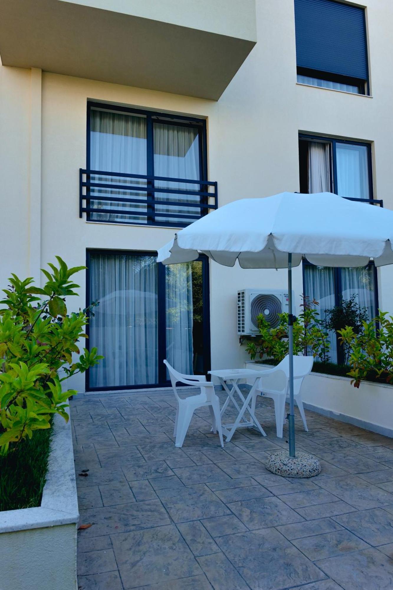 The Blue Wave Hotel Himarë Exterior foto